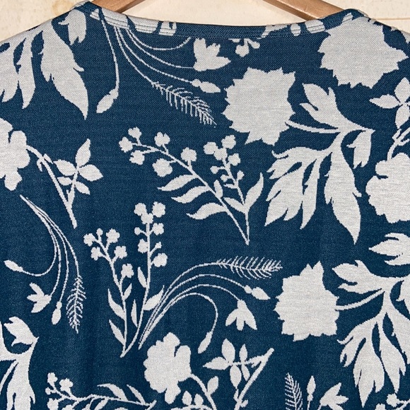 LULAROE Irma Flowy Short Sleeve T Shirt Blouse Tee Floral Green XXS 2XS NEW BNWT - Picture 8 of 8